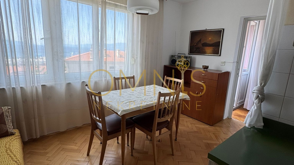 RIJEKA, PODMURVICE – Trosoban stan s balkonom i pogledom na more, 68 m²