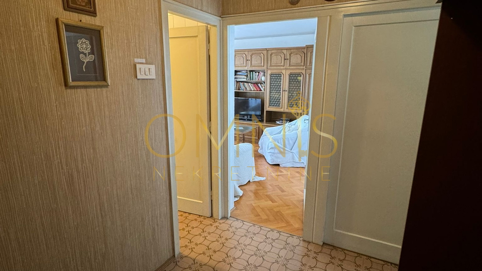 RIJEKA, PODMURVICE – Trosoban stan s balkonom i pogledom na more, 68 m²