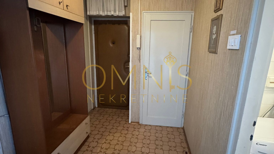 RIJEKA, PODMURVICE – Trosoban stan s balkonom i pogledom na more, 68 m²