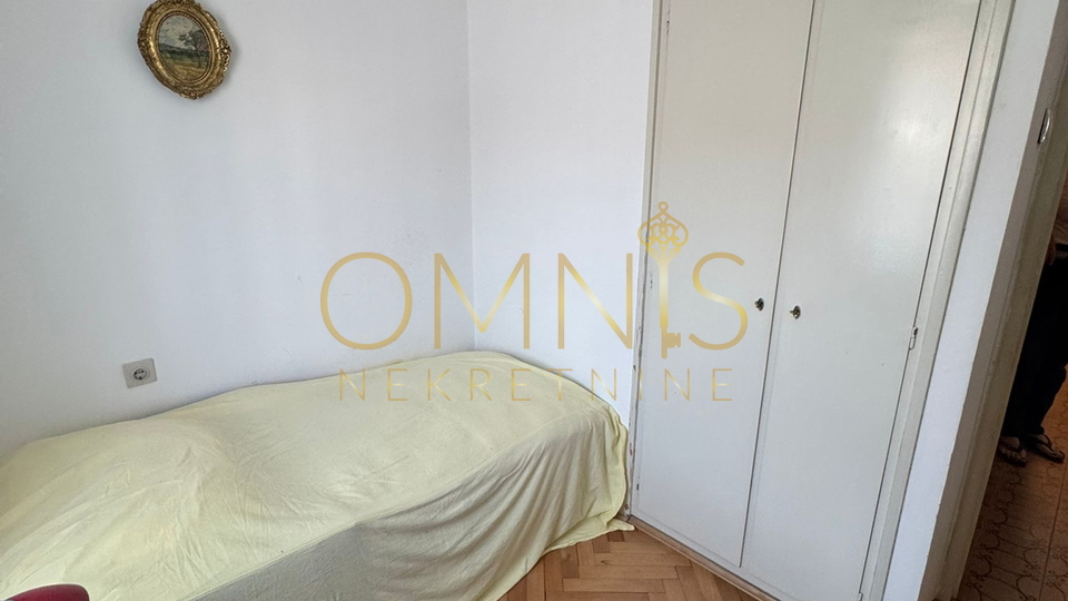 RIJEKA, PODMURVICE – Trosoban stan s balkonom i pogledom na more, 68 m²