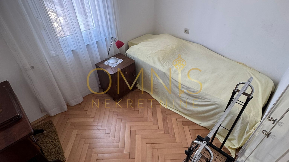 RIJEKA, PODMURVICE – Trosoban stan s balkonom i pogledom na more, 68 m²