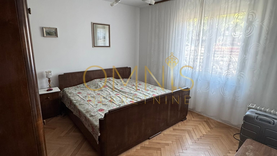 RIJEKA, PODMURVICE – Trosoban stan s balkonom i pogledom na more, 68 m²