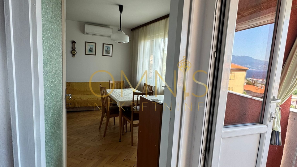 RIJEKA, PODMURVICE – Trosoban stan s balkonom i pogledom na more, 68 m²