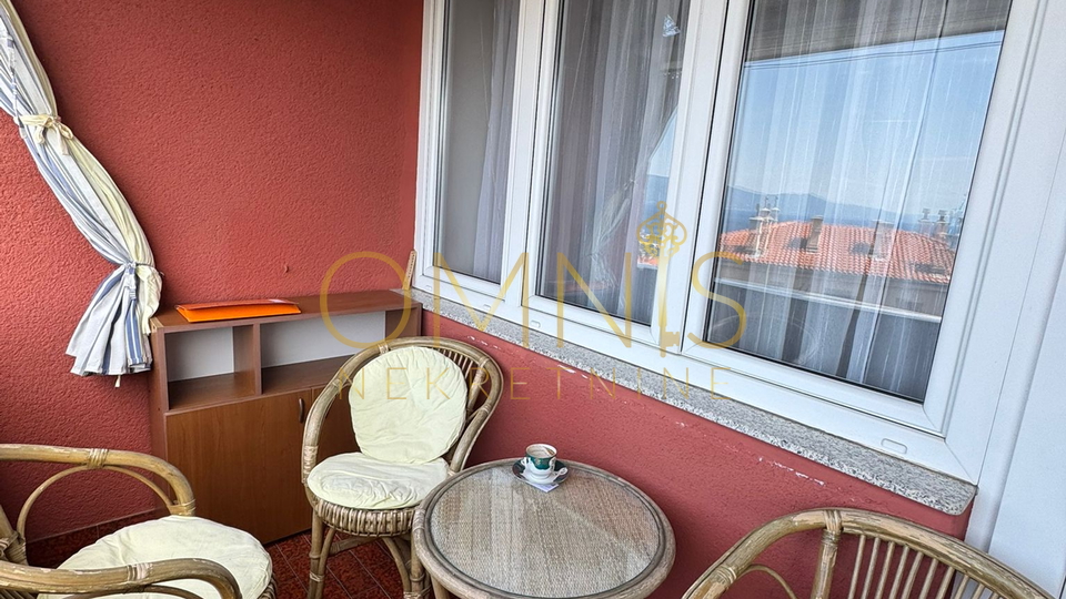 RIJEKA, PODMURVICE – Trosoban stan s balkonom i pogledom na more, 68 m²