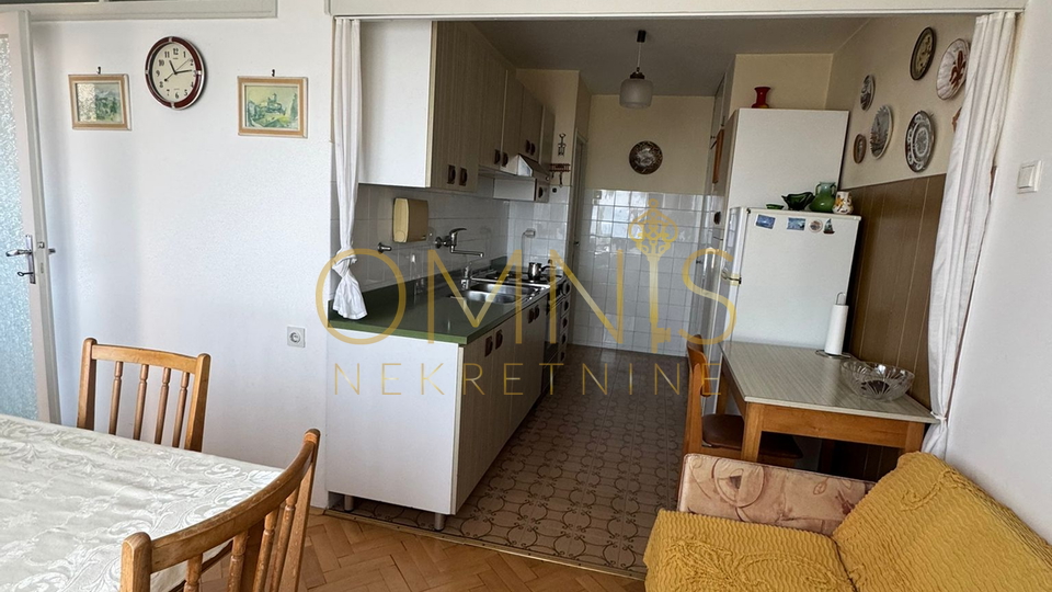RIJEKA, PODMURVICE – Trosoban stan s balkonom i pogledom na more, 68 m²
