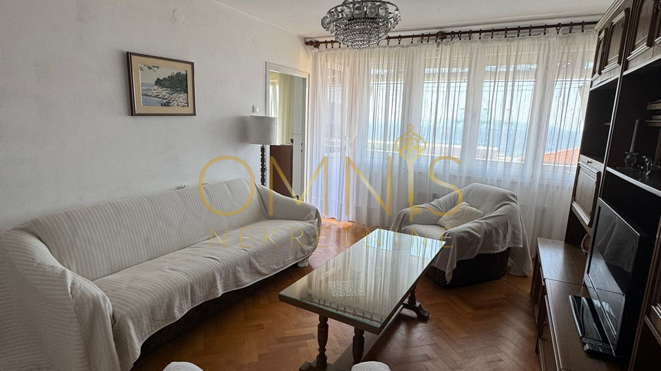 RIJEKA, PODMURVICE – Trosoban stan s balkonom i pogledom na more, 68 m²