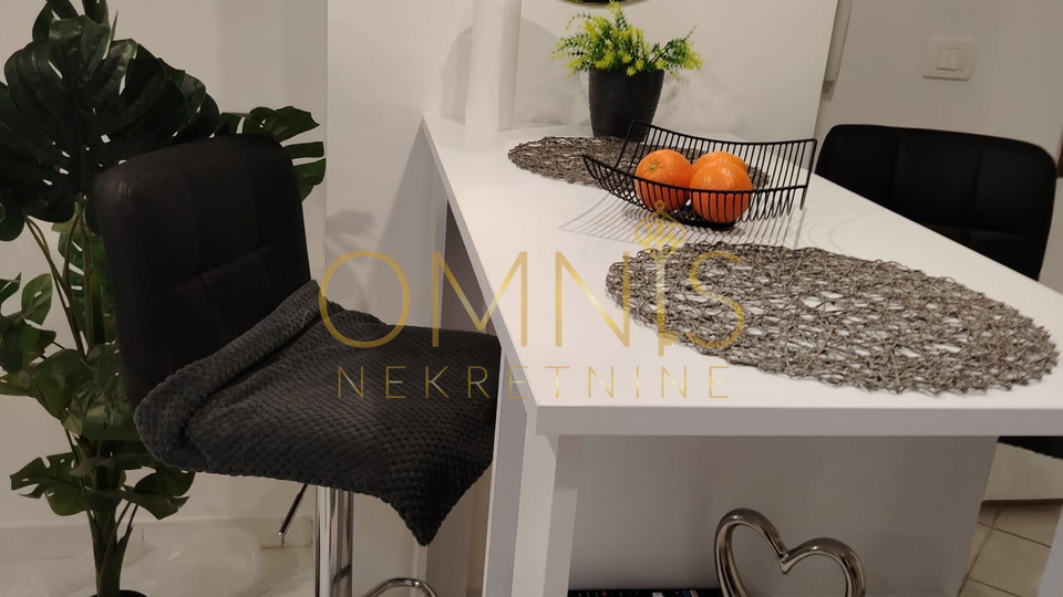 Rijeka, centar – renoviran  stan 24 m², namješten