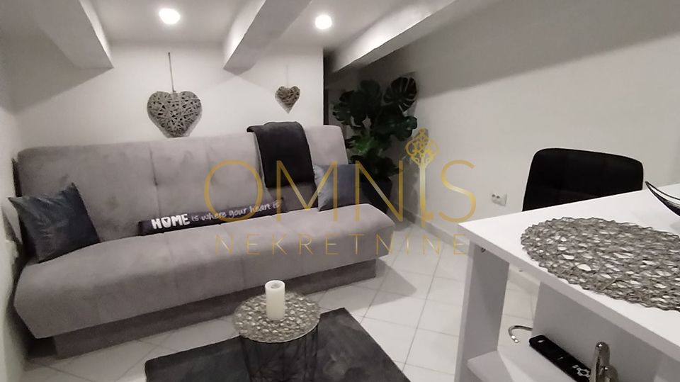 Rijeka, centar – renoviran  stan 24 m², namješten