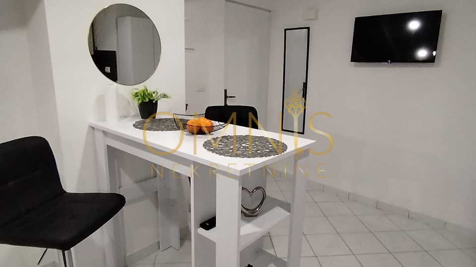 Rijeka, centar – renoviran  stan 24 m², namješten