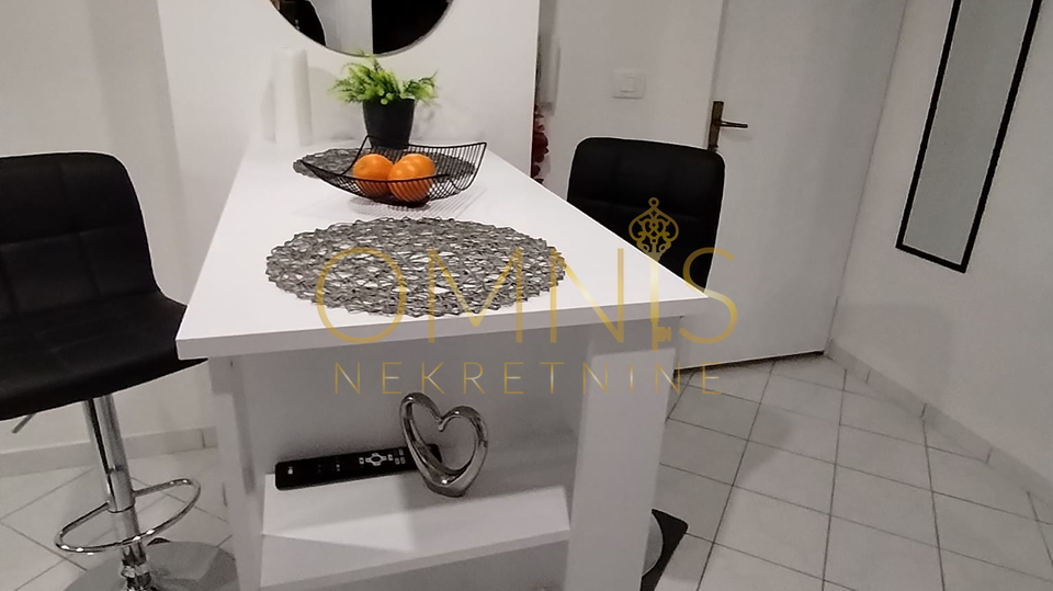 Rijeka, centar – renoviran  stan 24 m², namješten