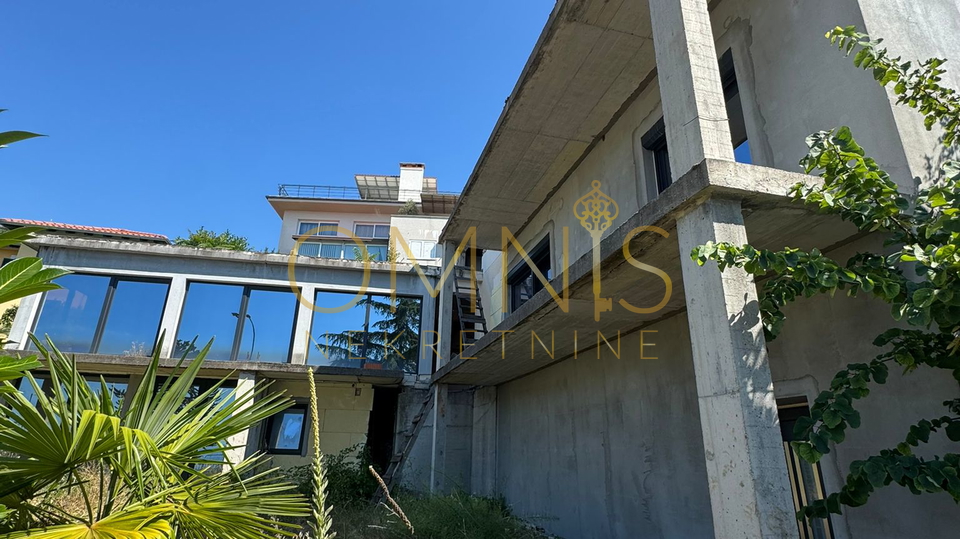 Opatija centar – samostojeća kuća 380 m², 3 stana, bazen, panoramski pogled na more