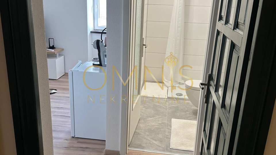 Prodaje se trosoban stan prvi red do mora – Rijeka, 110 m²
