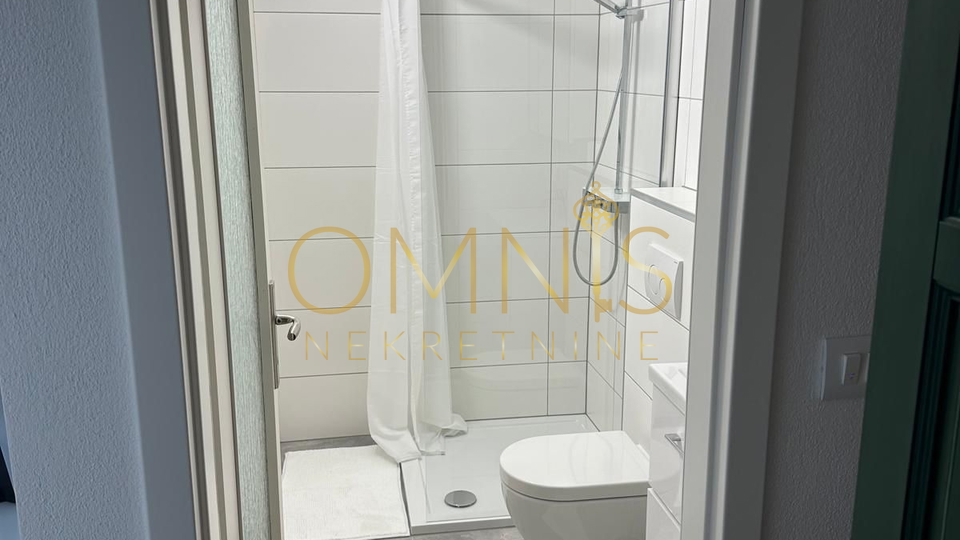 Prodaje se trosoban stan prvi red do mora – Rijeka, 110 m²