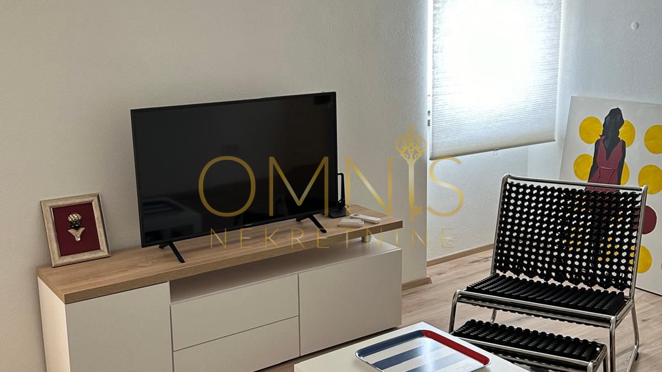 Prodaje se trosoban stan prvi red do mora – Rijeka, 110 m²