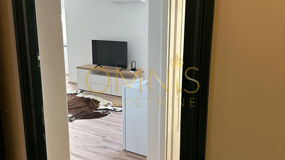 Prodaje se trosoban stan prvi red do mora – Rijeka, 110 m²