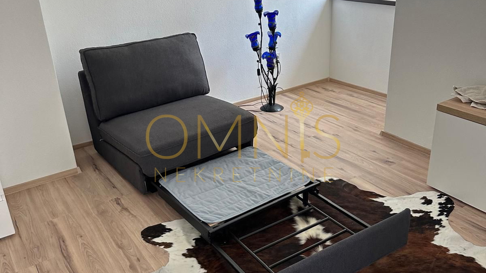 Prodaje se trosoban stan prvi red do mora – Rijeka, 110 m²