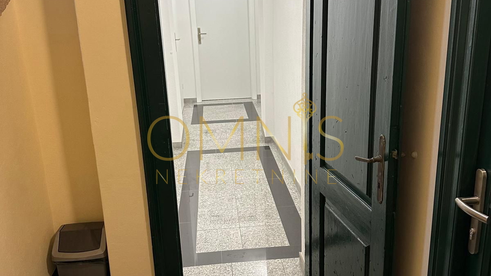 Prodaje se trosoban stan prvi red do mora – Rijeka, 110 m²