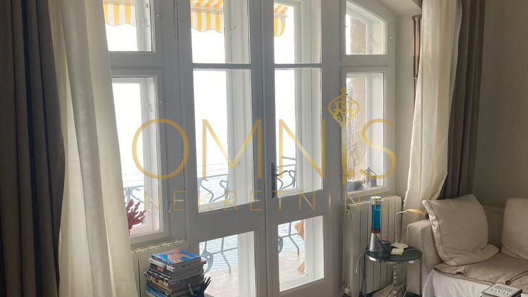 Prodaje se trosoban stan prvi red do mora – Rijeka, 110 m²