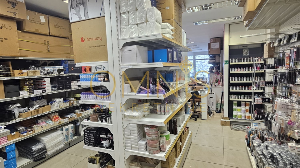 Škurinje – Poslovni prostor s dva parkirna mjesta, 83 m²