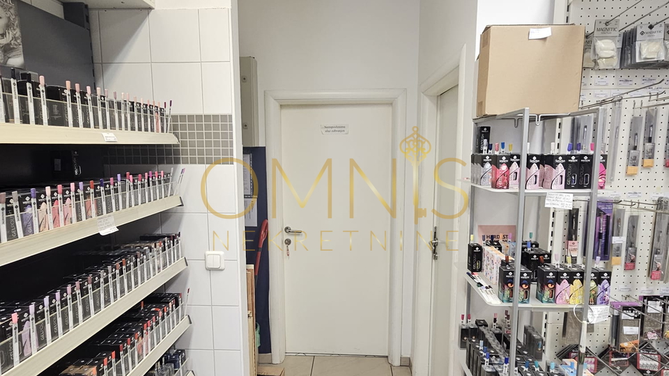 Škurinje – Poslovni prostor s dva parkirna mjesta, 83 m²