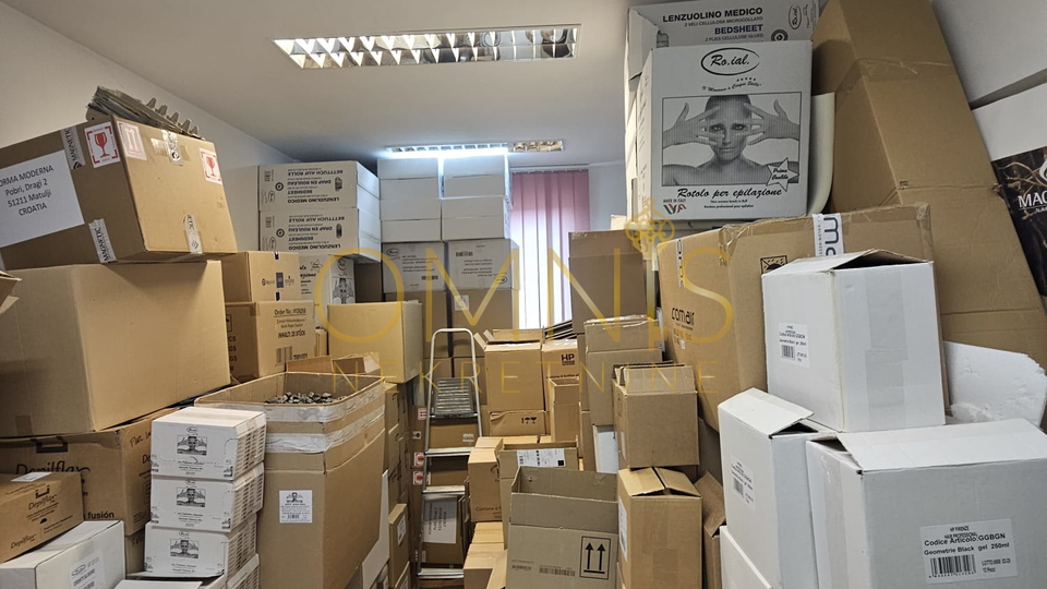 Škurinje – Poslovni prostor s dva parkirna mjesta, 83 m²