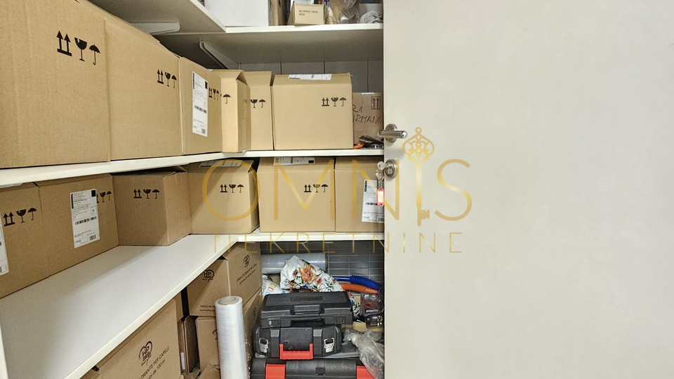 Škurinje – Poslovni prostor s dva parkirna mjesta, 83 m²
