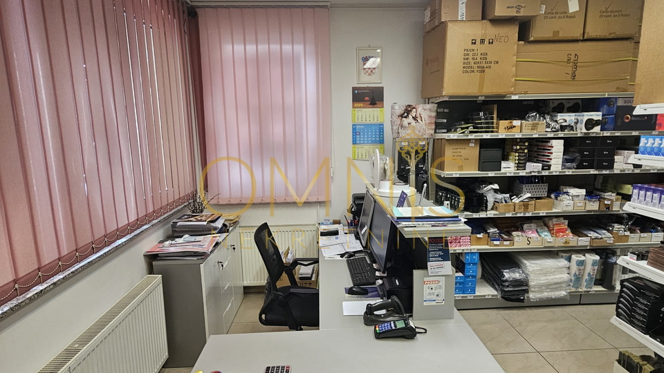 Škurinje – Poslovni prostor s dva parkirna mjesta, 83 m²