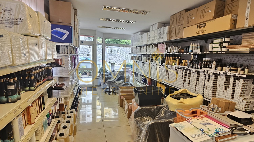 Škurinje – Poslovni prostor s dva parkirna mjesta, 83 m²