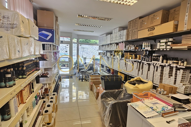 Škurinje – Poslovni prostor s dva parkirna mjesta, 83 m²