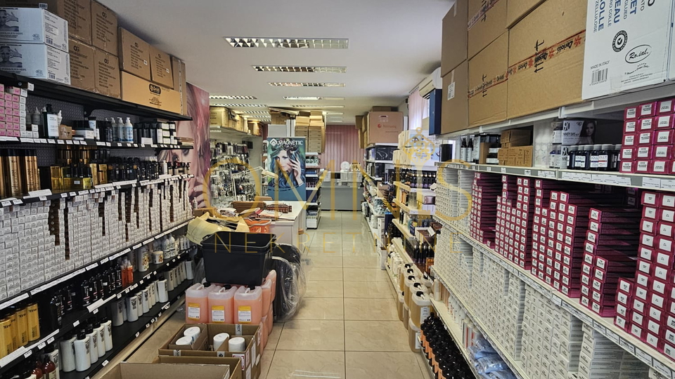 Škurinje – Poslovni prostor s dva parkirna mjesta, 83 m²