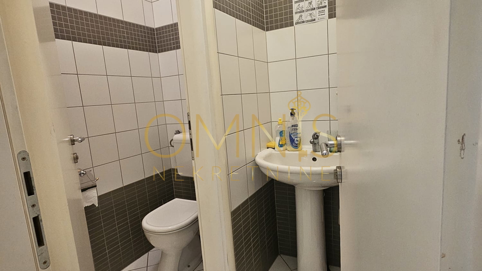 Škurinje – Poslovni prostor s dva parkirna mjesta, 83 m²
