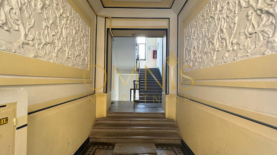 Trosobni stan na Belvederu, 90 m² – visoko prizemlje s balkonom