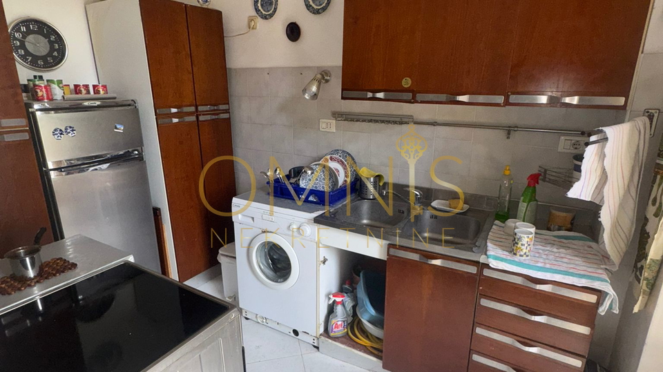 Trosobni stan na Belvederu, 90 m² – visoko prizemlje s balkonom