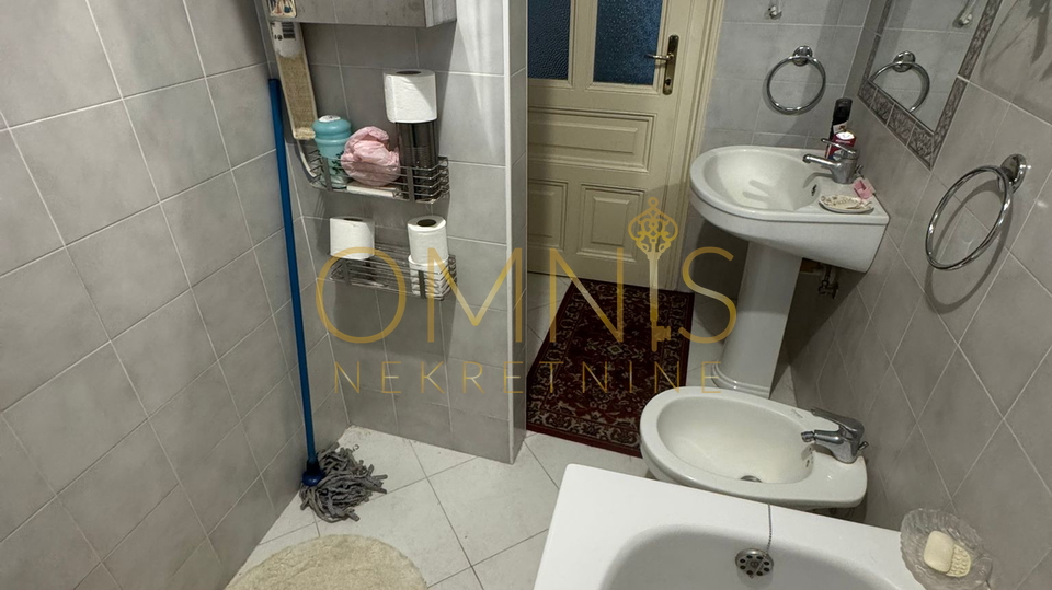 Trosobni stan na Belvederu, 90 m² – visoko prizemlje s balkonom