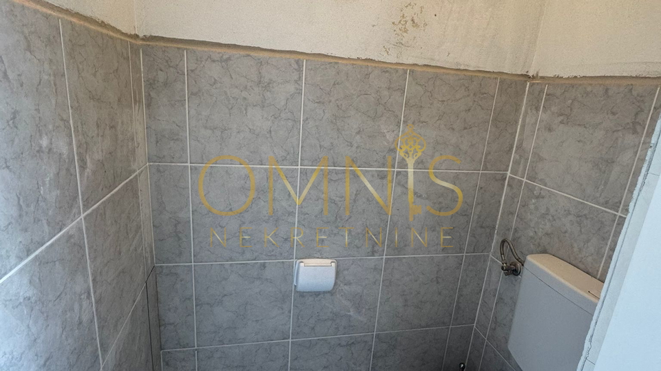 Kostrena, skladišni prostor, 150 m2, najam!