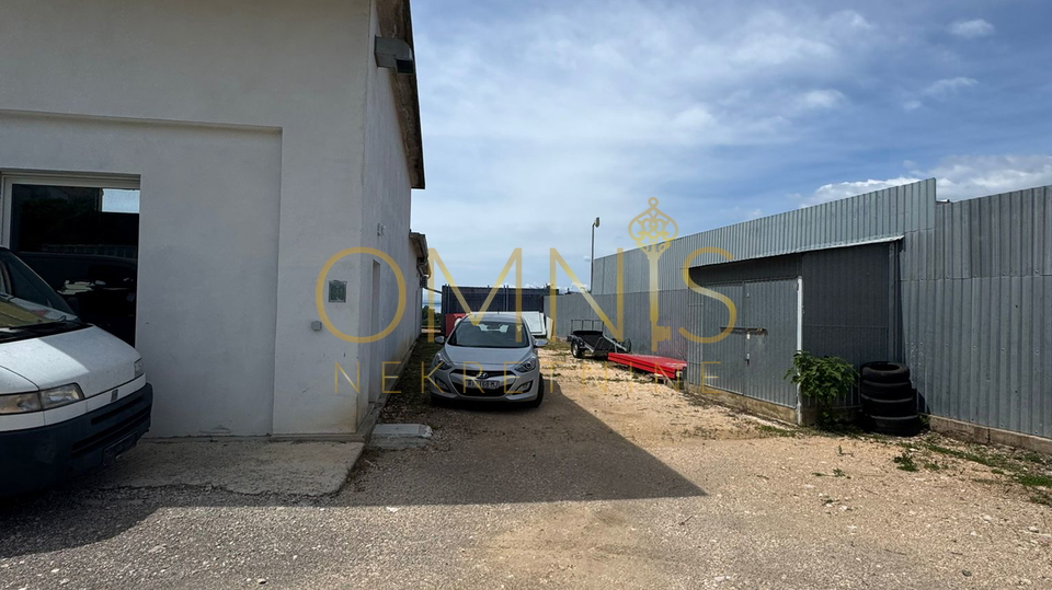 Kostrena, skladišni prostor, 150 m2, najam!