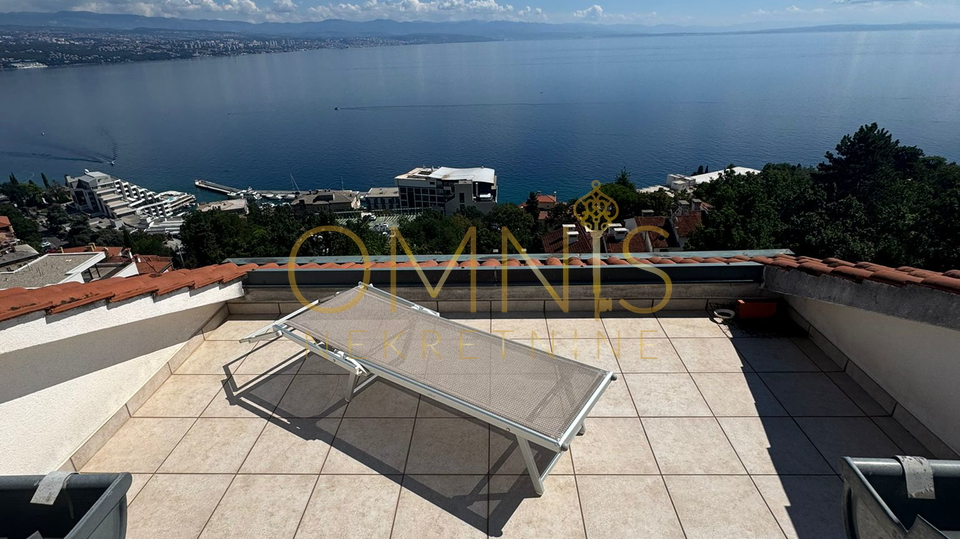 OPATIJA - Kuća s tri prostrana stana i panoramskim pogledom na more