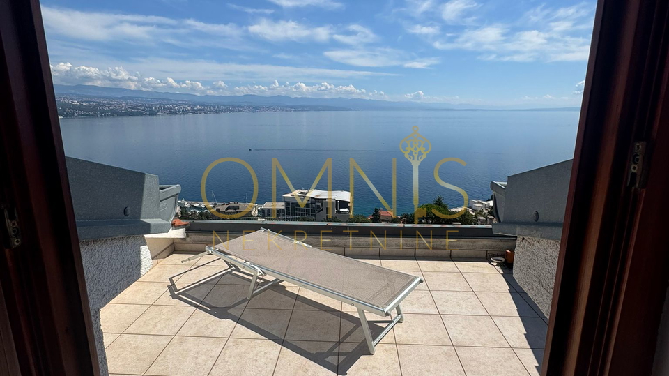 OPATIJA - Kuća s tri prostrana stana i panoramskim pogledom na more