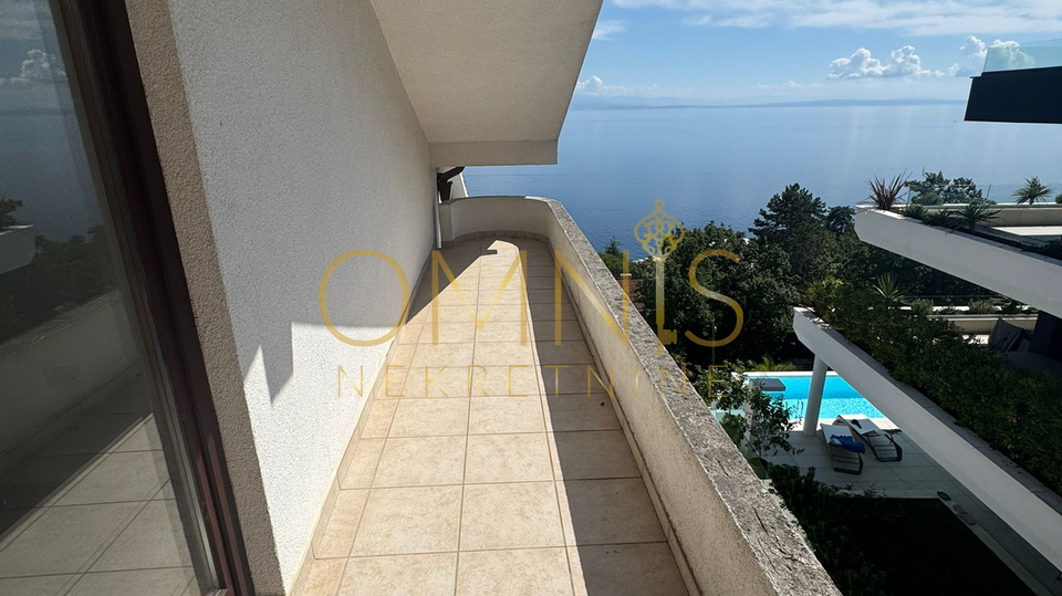 OPATIJA - Kuća s tri prostrana stana i panoramskim pogledom na more