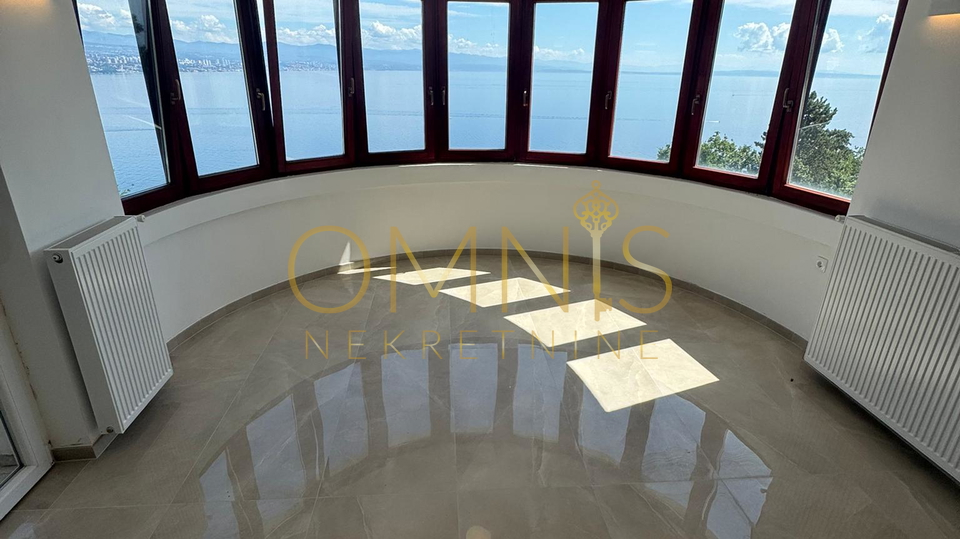 OPATIJA - Kuća s tri prostrana stana i panoramskim pogledom na more