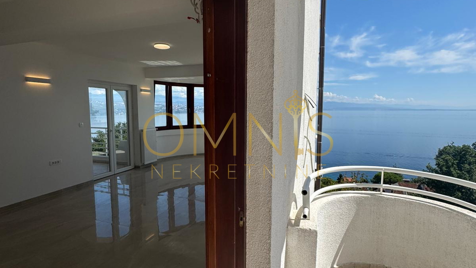 OPATIJA - Kuća s tri prostrana stana i panoramskim pogledom na more