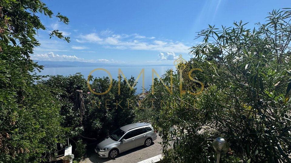 OPATIJA - Kuća s tri prostrana stana i panoramskim pogledom na more