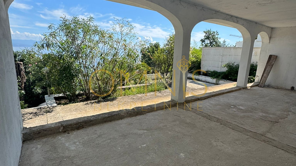 OPATIJA - Kuća s tri prostrana stana i panoramskim pogledom na more