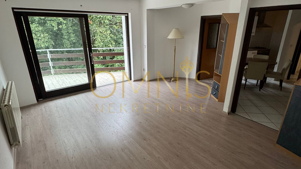 Three-room apartment Pobri, 70m², garage