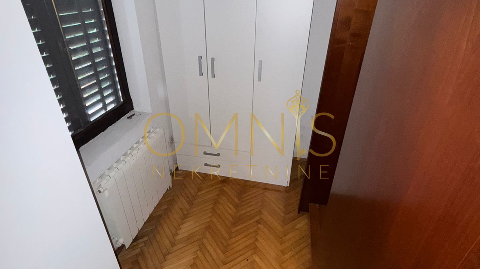 Three-room apartment Pobri, 70m², garage