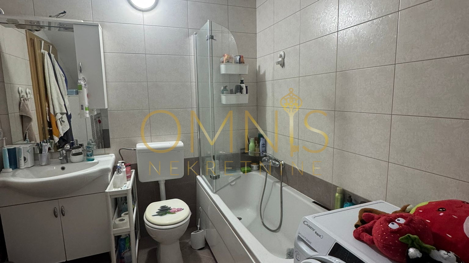 Viškovo, dvoetažni stan 86 m² s terasom i spremištem
