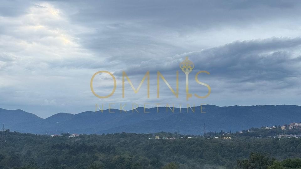 Viškovo, dvoetažni stan 86 m² s terasom i spremištem