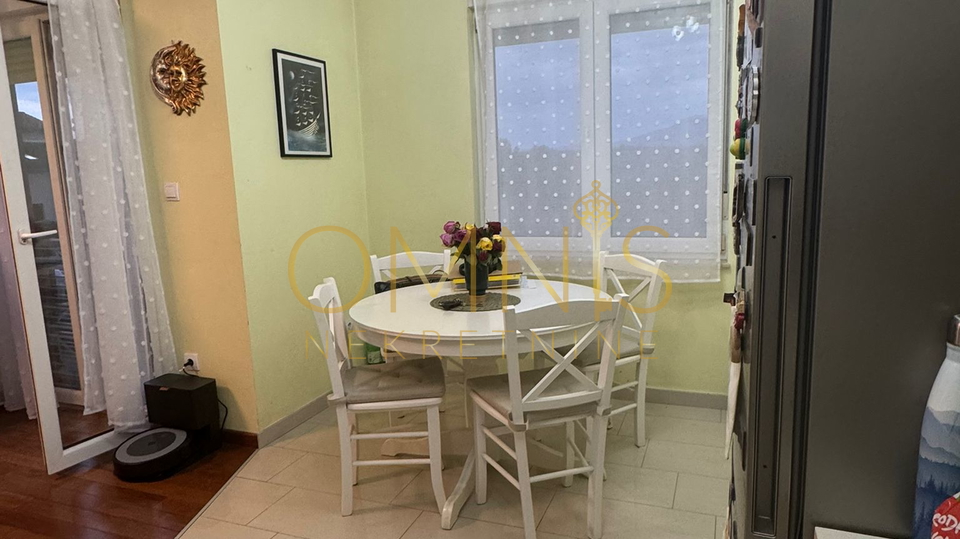 Viškovo, dvoetažni stan 86 m² s terasom i spremištem