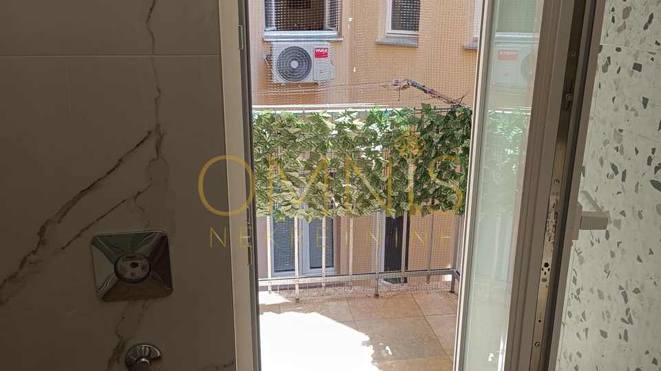 RIJEKA – BELVEDER, renovated studio apartment with a mezzanine and balcony