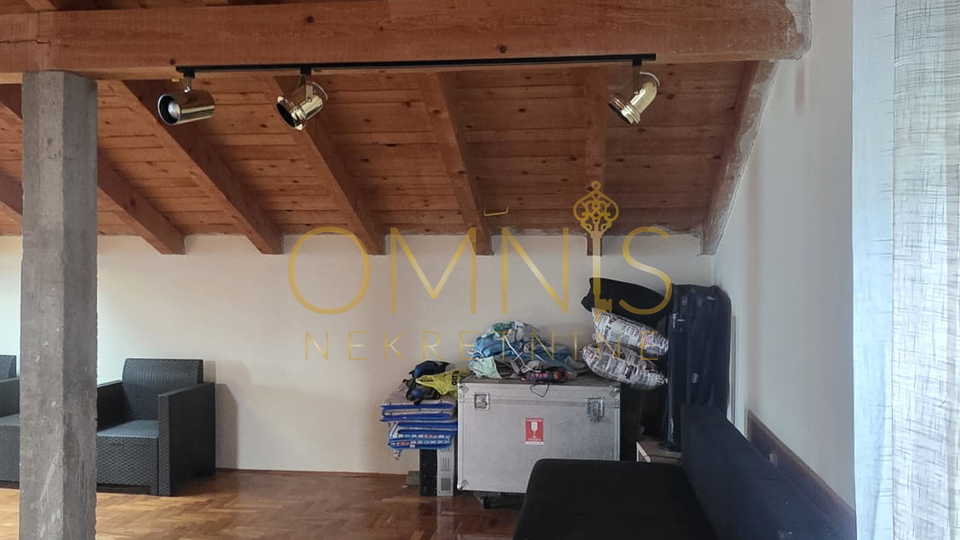 Prostrana kuća na prodaju! Bregi